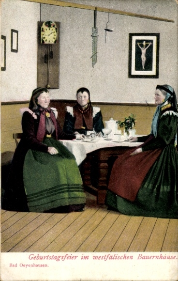 Ak Kaffeebesuch im westfälischen Bauernhause, Frauen in Volkstrachten, Wanduhr