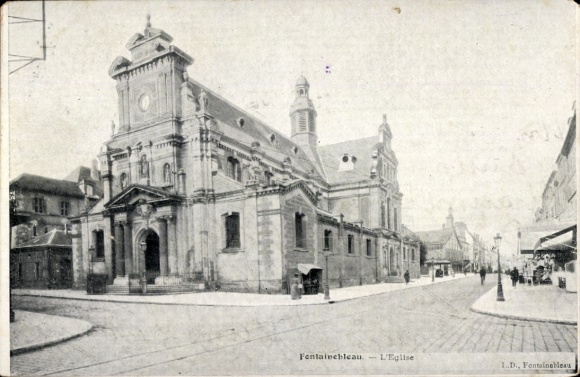Ak Fontainebleau Seine et Marne, L'Eglise,  Architektur, Straßenansicht
