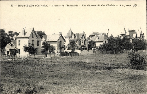 Postcard Riva Bella Calvados, Avenue de l&#39;Industrie, Overview of the Chalets