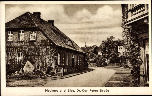 Postcard Neuhaus an der Elbe, Dr. Carl Peters Strasse, memorial stone