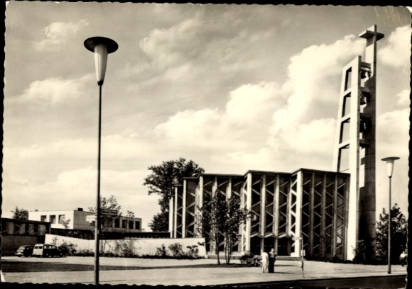 Postcard Berlin Tiergarten, Catholic Church of St. Ansgar in the Hansaviertel