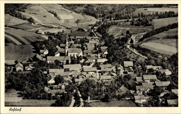Ak Hofdorf Wörth an der Donau Oberpfalz Bayern, Luftaufnahme von Hofdorf, Kirchturm, ländliche Ge