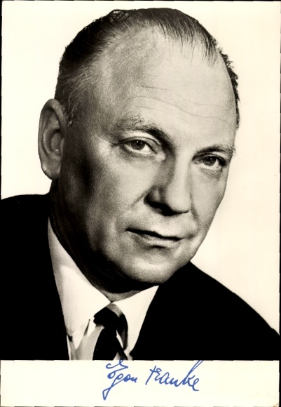 Postcard Egon Franke, Federal Minister for Intra-German Relations, SPD, portrait, autograph