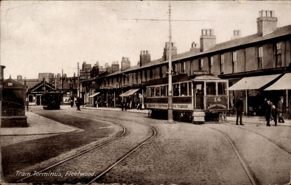 Postcard Fleetwood North West England, tram at the stop, train station