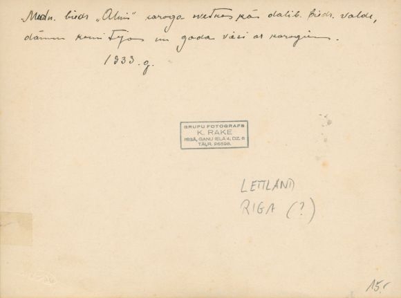 foto Riga Letland?, groepsfoto, vlaggen, 1933