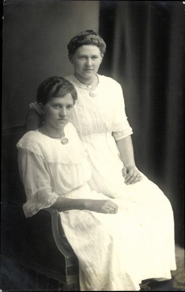 10 alte Ak Frauenportraits, diverse Ansichten