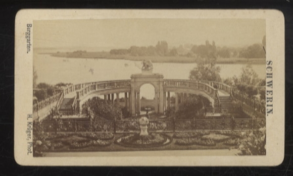 CdV Photo Schwerin in Mecklenburg-Vorpommern, castle with castle garden overlooking Lake Schwerin