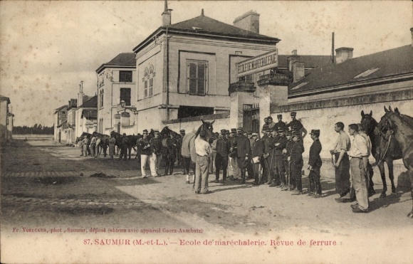 PC Saumur Maine et Loire, military parade, horses, soldiers, Ecole de maréchalerie