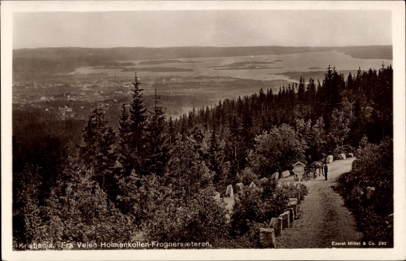 KP Kristiania Christiania Oslo Norwegia, widok na Holmenkollen, Frognersæteren, las, ludzie