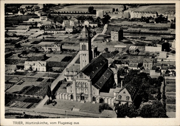 Ak Trier an der Mosel, Luftaufnahme von Martinskirche, Stadtansicht, Felder