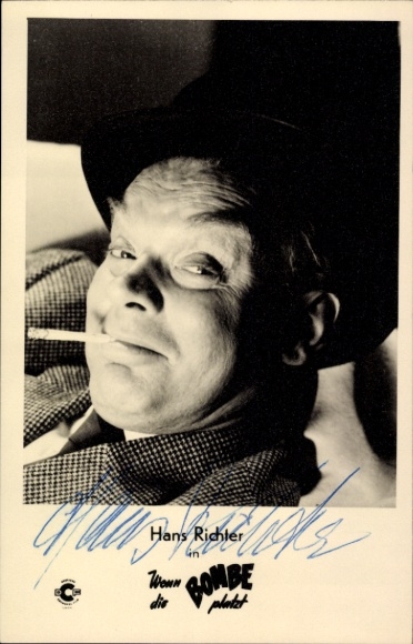 Ak Schauspieler Hans Richter, Portrait, Wenn die Bombe platzt, Autogramm, Zigarette