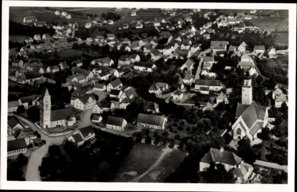 Ak Vöhringen in Württemberg, luchtfoto, dorpsgezicht, woongebouwen, kerk, jaren dertig