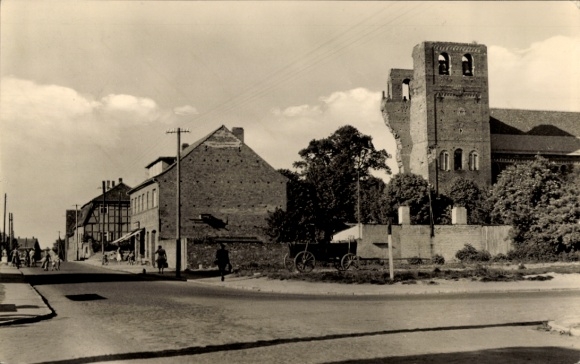Postcard Schönhausen an der Elbe, historical building, street, trees, clouds, people