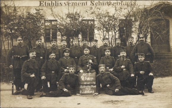 Photo Postcard Radeburg in Saxony, Schützenhaus Establishment, Inf. Regt 102, 4th Corps, Recreation Depot 102