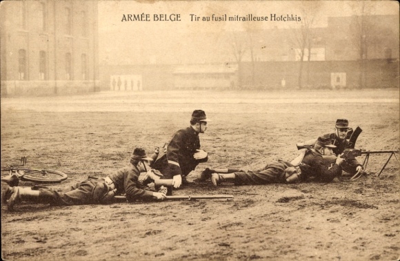 Ak Belgische Armee, Soldaten, Maschinengewehrschießen