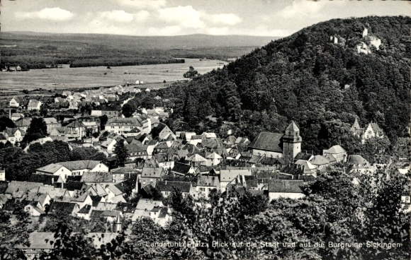 Ak Landstuhl in Rheinland Pfalz, Blick auf die Stadt und auf die Burgruine Sickingen