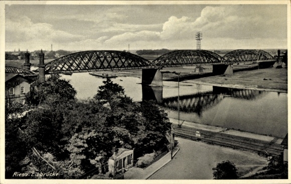 Ak Riesa an der Elbe Sachsen, Elbbrücke, Flussansicht,  Brücke, Landschaft