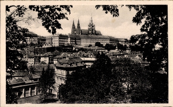 Ak Hradčany Hradschin Praha Prag Tschechien, Schloss Hradschin,   Architektur, Bäume im Vordergru