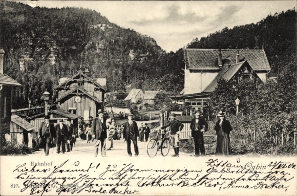 Ak Oybin in der Oberlausitz, Bahnhof, Passanten
