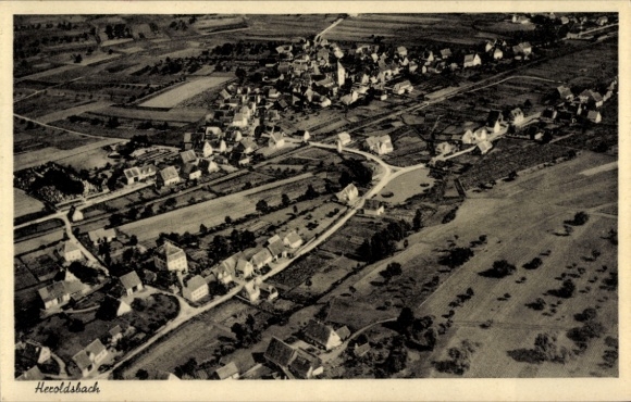 Ak Heroldsbach in Oberfranken, Luftaufnahme von  ländliche Umgebung, Häuser, Straßen