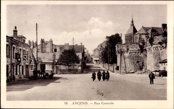 Ak Ancenis Loire-Atlantique, Historische Straßenansicht, menschenleer, alte Architektur, keine Pe