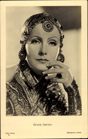 Ak actrice Greta Garbo, portret, sieraden