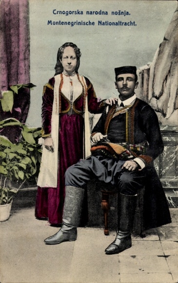 Postcard Montenegro, couple in national costume