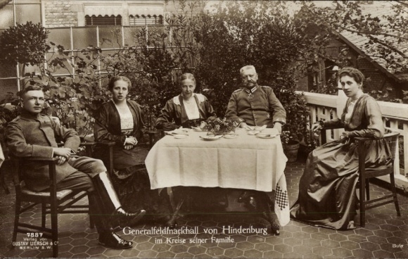 PC Field Marshal Paul von Hindenburg, with his family, Liersch 7887