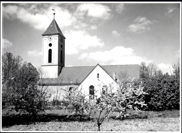 Photo Berlin Neukölln Rudow, Bert Sass, Evangelical Church, blossom