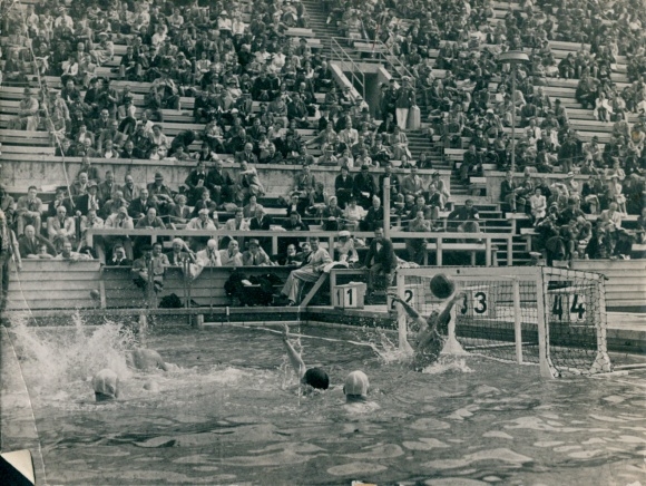 Photo Olympic Games 1936, water polo, grandstand