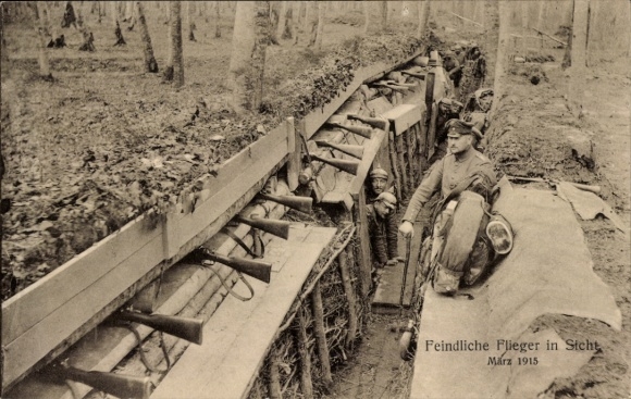 Ak Schützengraben März 1915, Feindliche Flieger in Sicht