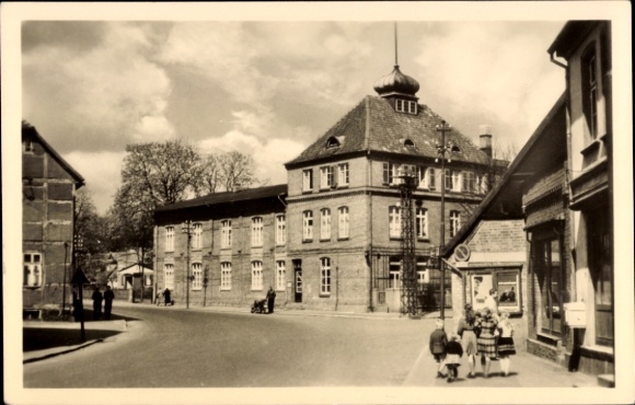 Postcard Boizenburg an der Elbe, hospital, building with tower, street view, people on the street