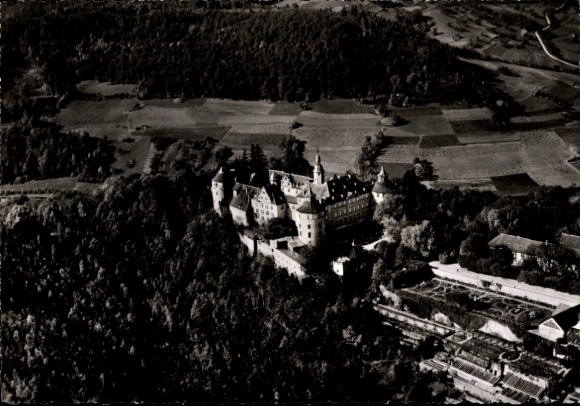 Ak Langenburg in Württemberg, Luftaufnahme von Schloss  umgebende Landschaft,  Architektur