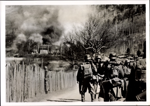 Photo War in Norway, Wehrmacht soldiers with equipment, May 1940, II WW