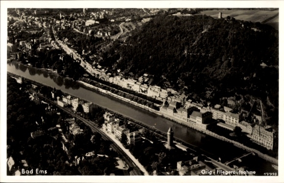 Ak Bad Ems an der Lahn, Luftaufnahme von  Fluss, Architektur