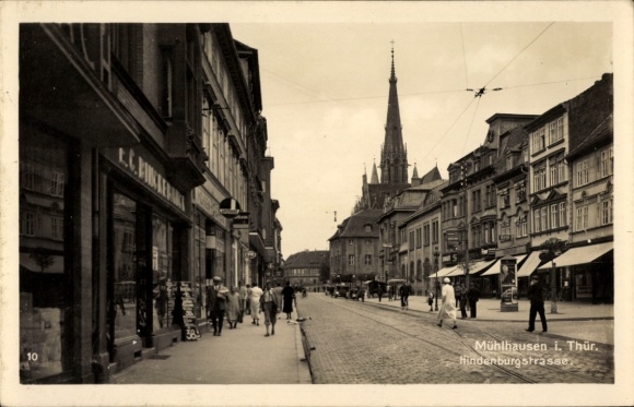 Photo Postcard Mühlhausen Thuringia, Hindenburgstraße with shops