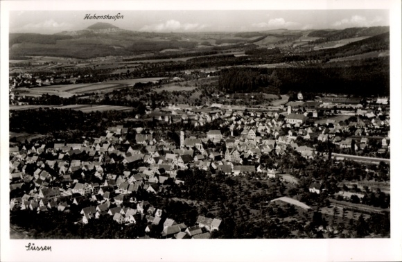 Ak Süssen Landkreis Göppingen, Blick auf den Ort, Hohenstaufen, Fliegeraufnahme