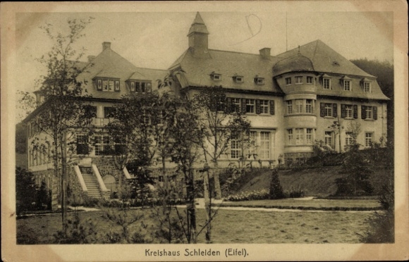 Postcard Schleiden in the Eifel, Eifel district office, building with garden, no personalities