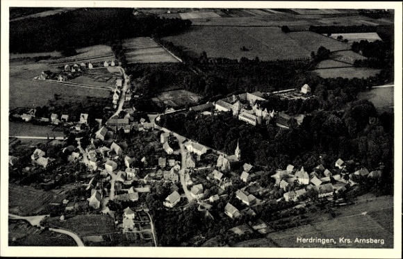 Ak Herdringen Arnsberg im Sauerland, Fliegeraufnahme, Gastwirtschaft Lindenhof
