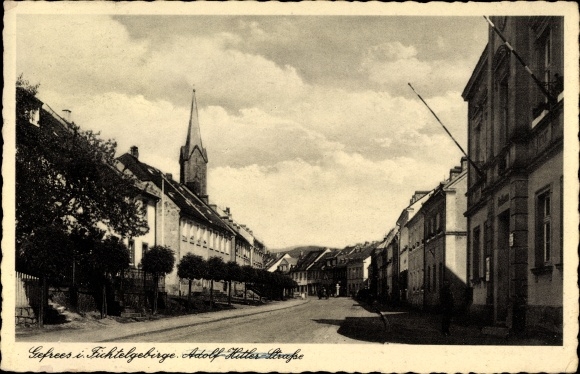 Postcard Gefrees in the Fichtelgebirge region of Upper Franconia, view of Adolf Hitler Strasse, church tower