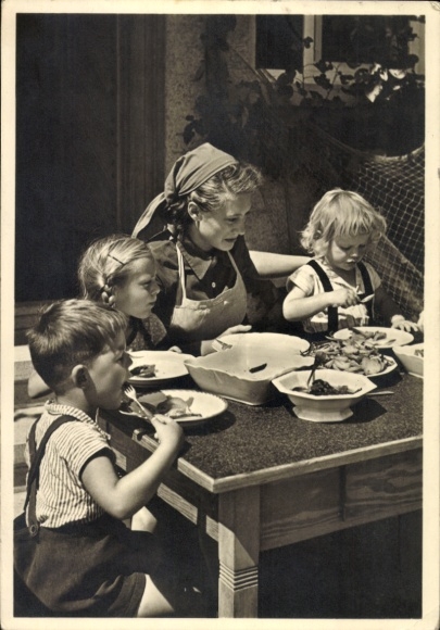 Postcard Hans Retzlaff, Reich Labor Service for Female Youth, Work Maid, RAD