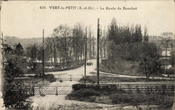 Ak Vert le Petit Essonne, La Route du Bouchet