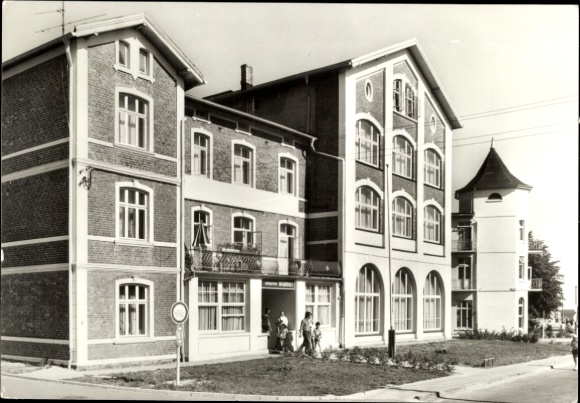 Postcard Ostseebad Kühlungsborn, FDGB recreation center Waldhaus, historical architecture, black and white...