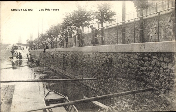 Postcard Choisy le Roi Val de Marne, fishermen on the quay wall
