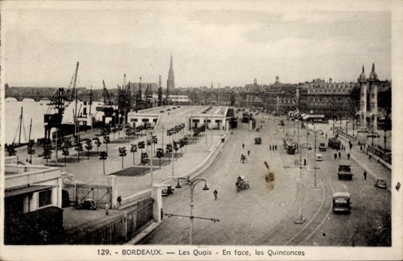 Postcard Bordeaux Gironde, Les Quais, city view, port facilities, architecture