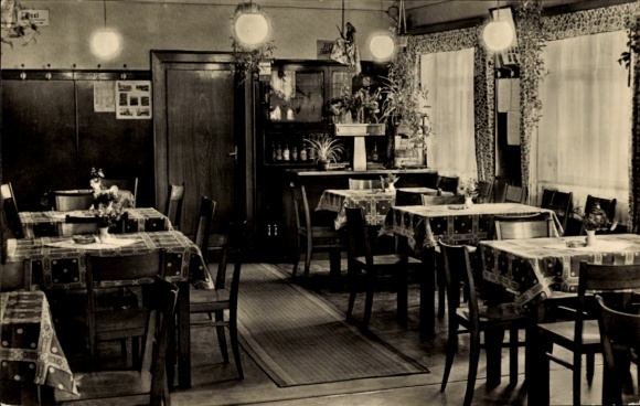Postcard Egelsdorf Königsee in Thuringia, interior of a guesthouse, tables with tablecloths, Pf