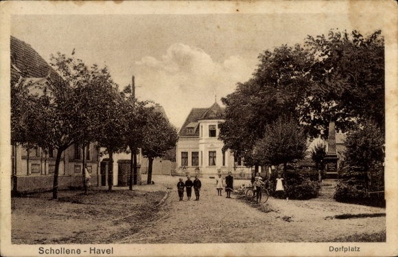Postcard Schollene an der Havel, On the village square