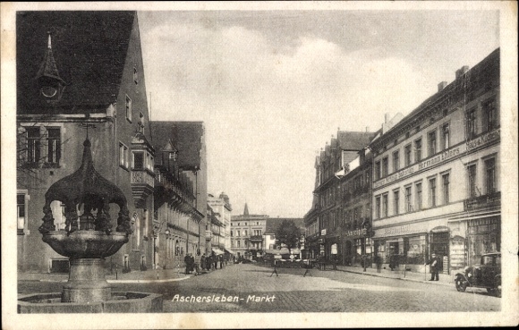 Ak Aschersleben im Salzlandkreis, Marktplatz, Brunnen,  Gebäude, Menschen, Markt