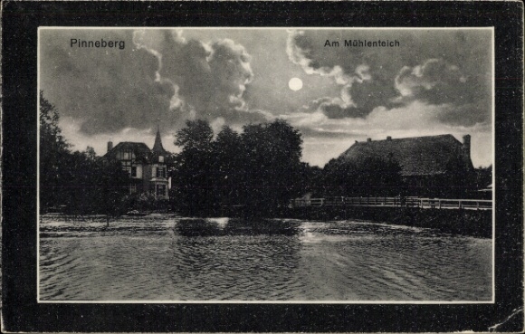Ak Pinneberg in Holstein, Mühlenteich, Mondschein, Häuser, Wolken