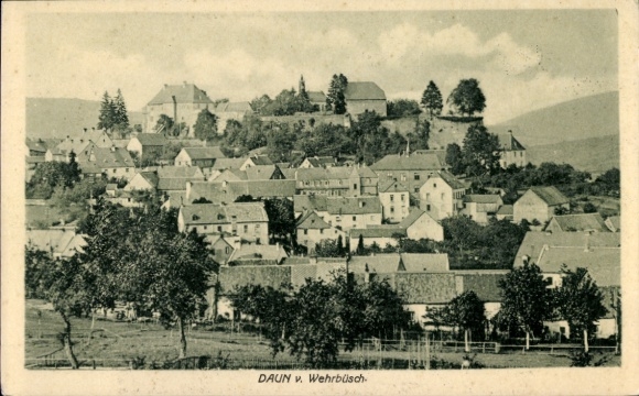 Ak Daun in der Eifel, Postkarte von  Wehranlage, historische Gebäude, Stadtansicht